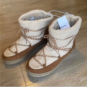 Old Navy Cream & Brown Faux Fur Snow Boot - Moon Boot Dupe